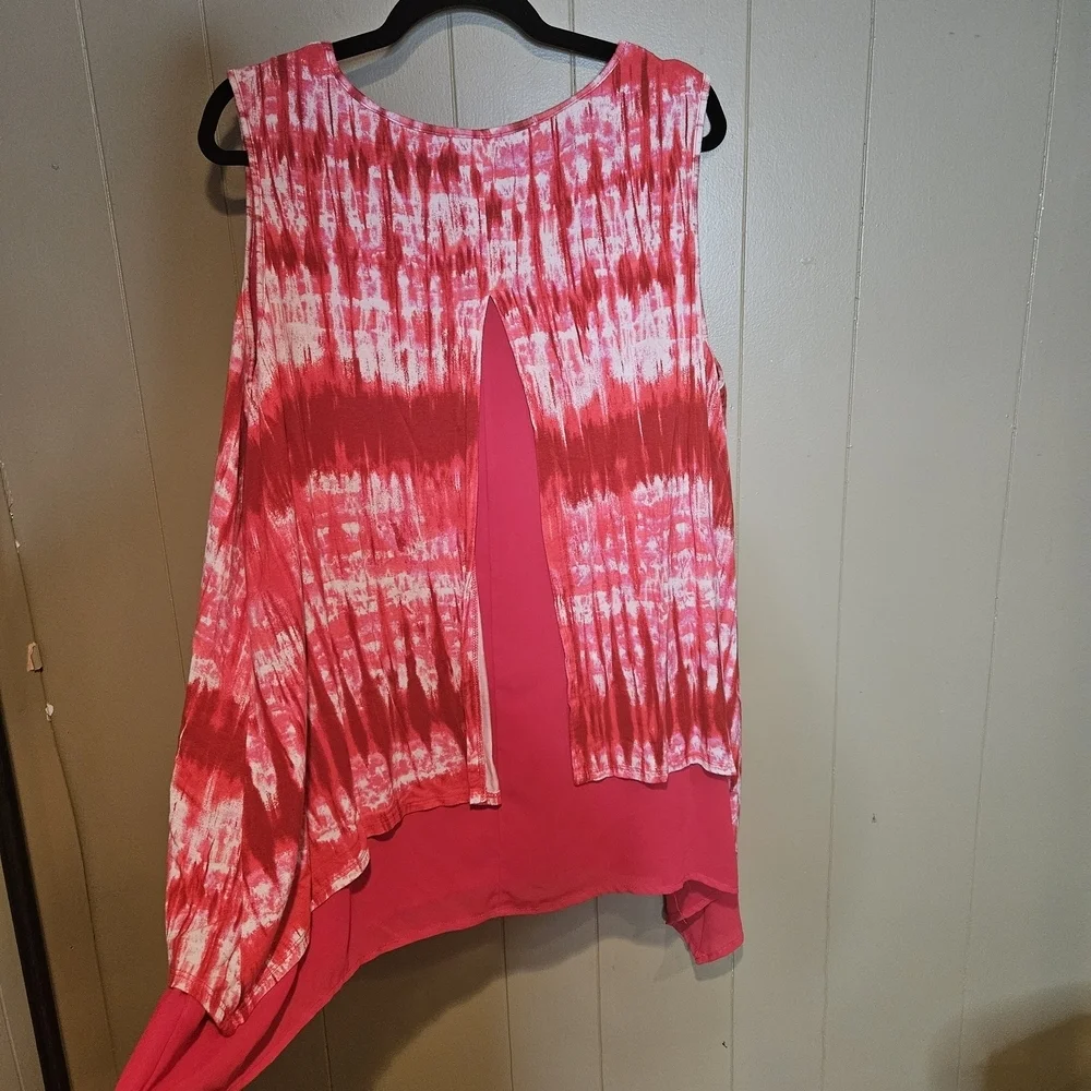 Ava James Tie-Dye Hi-Low Tunic Top – Women’s Plus 2X – Red & White Sleeveless - Picture 2 of 5